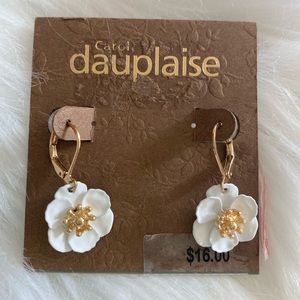 Daisy Gold Earrings Dainty